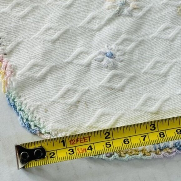 Vintage Embroidered Dresser Scarf Floral Crochet Edge 30x16” Cottage Granny Core - Picture 4 of 10